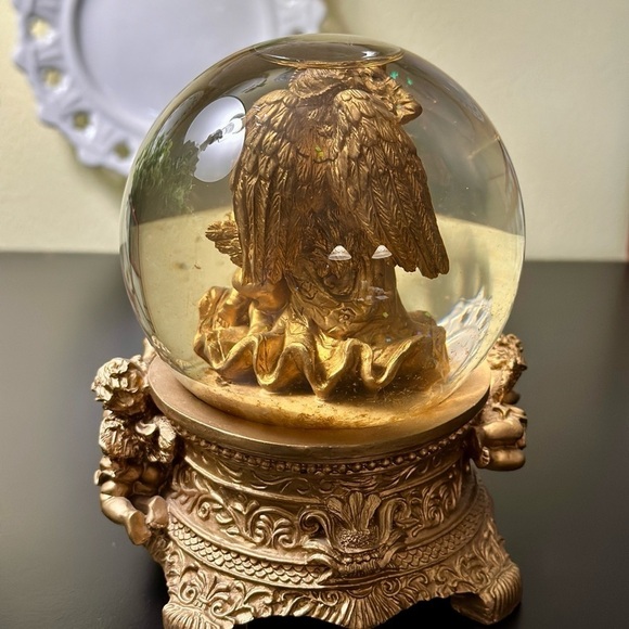 VINTAGE, NATIVITY MUSICAL GLITTER, SNOW GLOBE.COLLECTIBLE, GOLD-COLORED NATIVITY - Picture 3 of 6